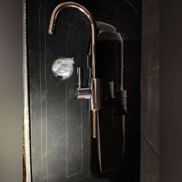 Waterstone 1400C-SN beautiful Silver cold water filtration faucet. - Picture 1 of 4